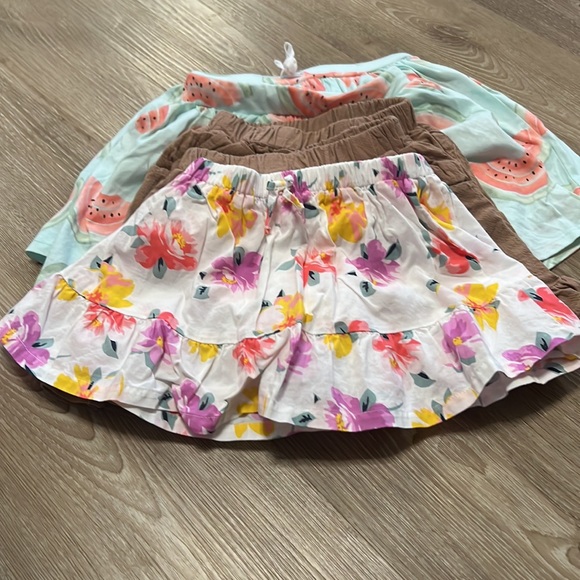 8 kids skirts/shorts - Picture 5 of 10